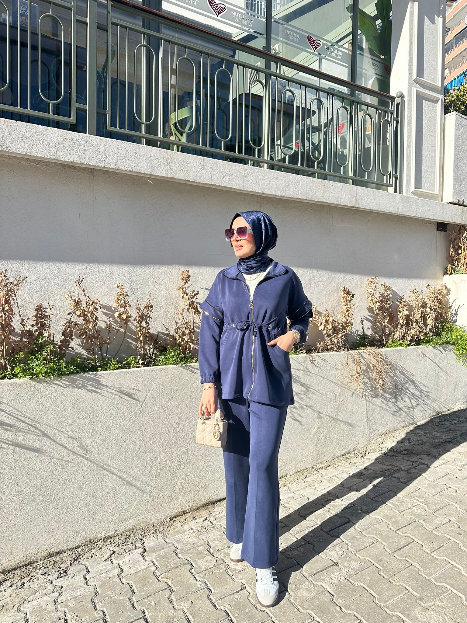 FERMUAR DETAYLI TAKIM